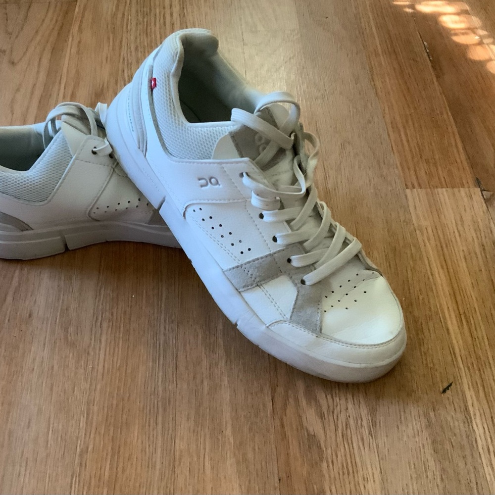 On the Roger woman’s sneakers, size 8.5